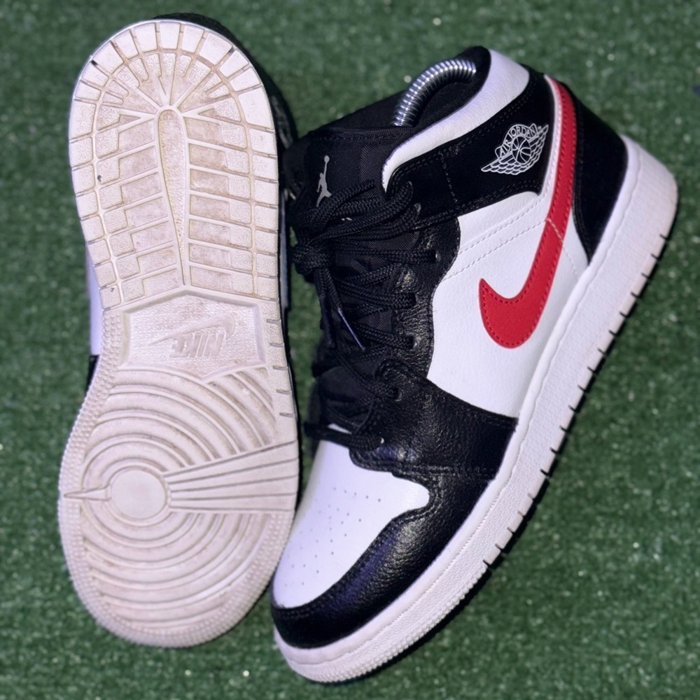 Air Jordan 1 mid “ multi color swosh” size 6y